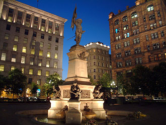 Statue of Maisonneuve